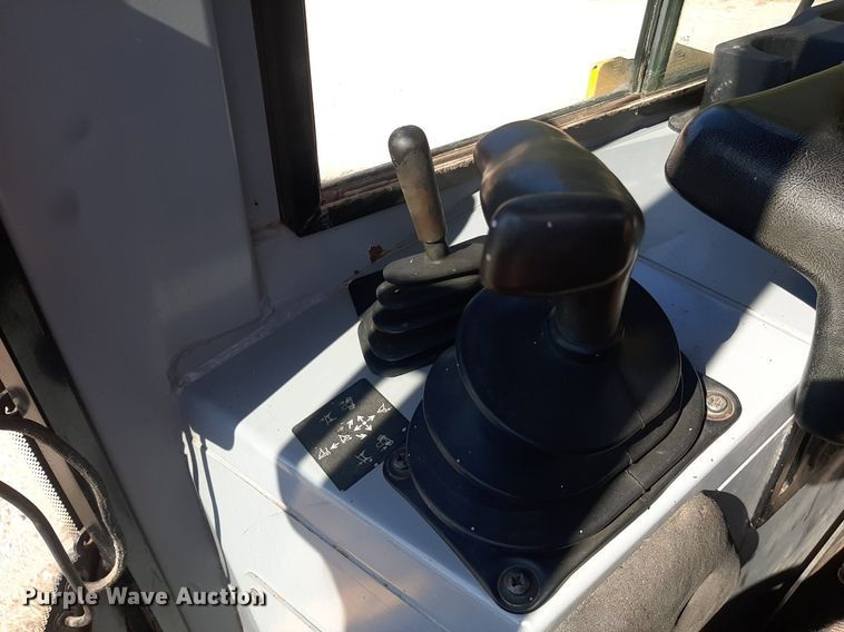 image for item NV9316 2001 John Deere 700H LT  dozer