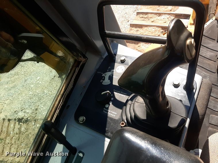 image for item NV9316 2001 John Deere 700H LT  dozer