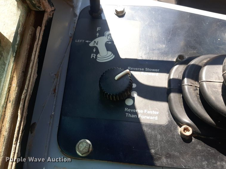 image for item NV9316 2001 John Deere 700H LT  dozer