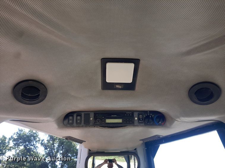 image for item NV9316 2001 John Deere 700H LT  dozer