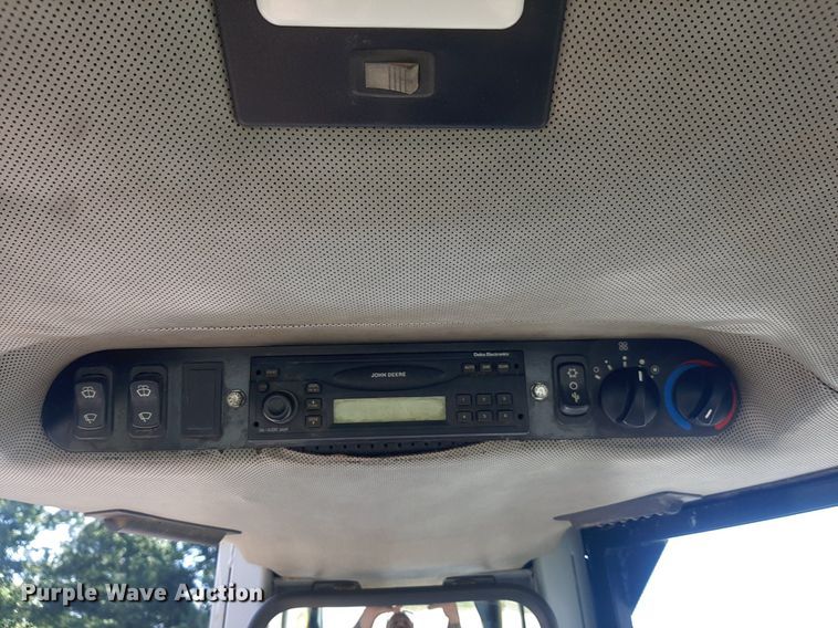 image for item NV9316 2001 John Deere 700H LT  dozer