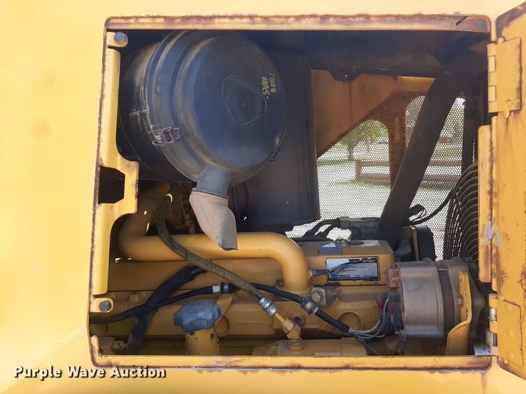 image for item NV9316 2001 John Deere 700H LT  dozer