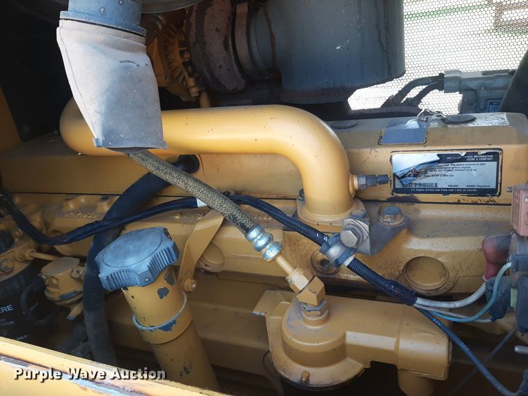 image for item NV9316 2001 John Deere 700H LT  dozer