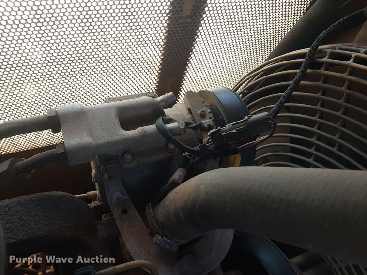 image for item NV9316 2001 John Deere 700H LT  dozer