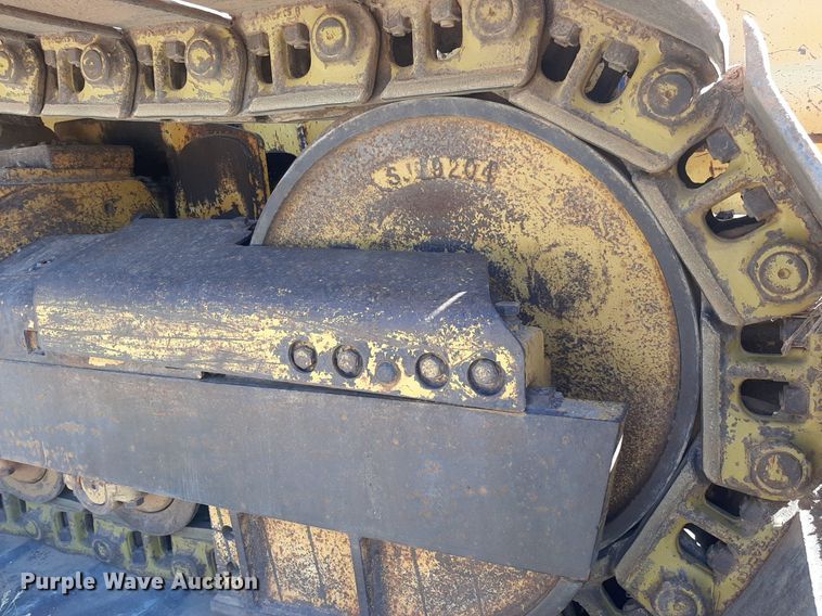 image for item NV9316 2001 John Deere 700H LT  dozer