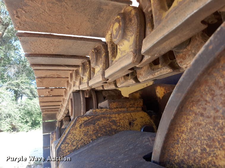 image for item NV9316 2001 John Deere 700H LT  dozer