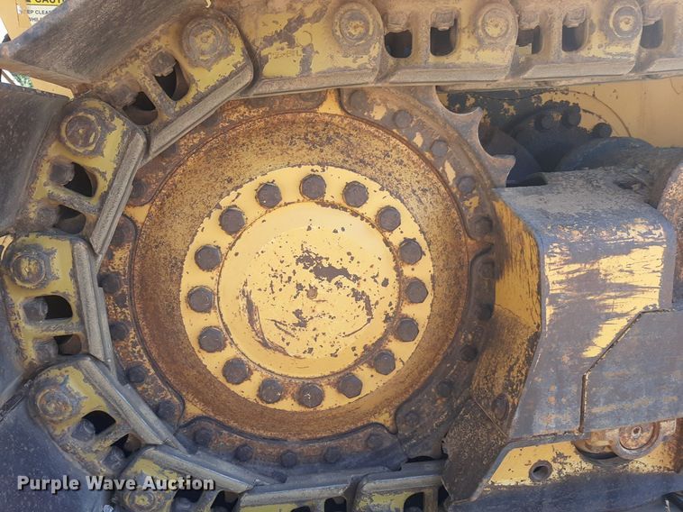 image for item NV9316 2001 John Deere 700H LT  dozer