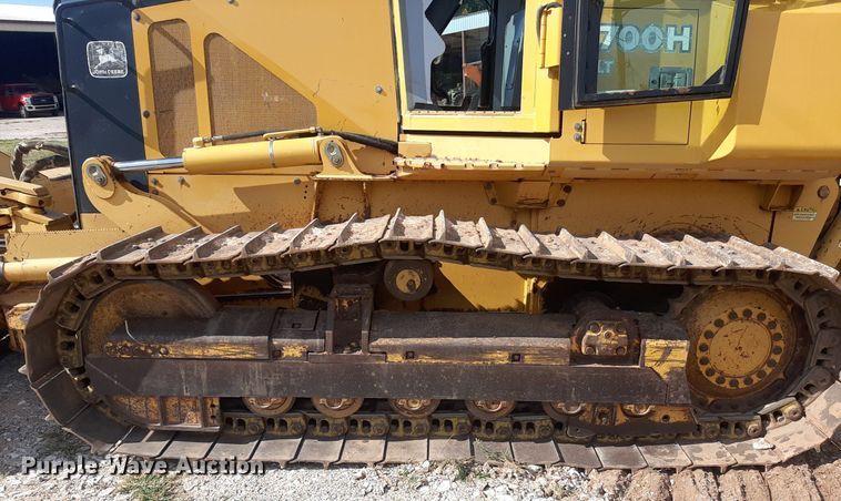 image for item NV9316 2001 John Deere 700H LT  dozer