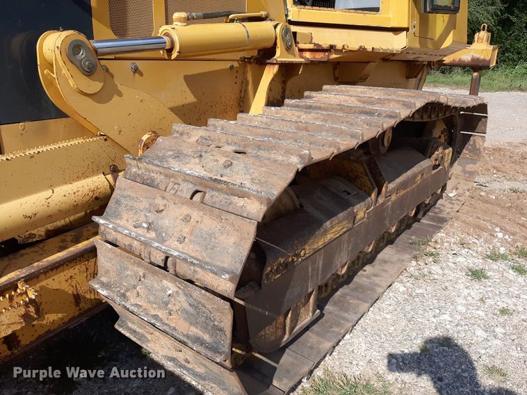 image for item NV9316 2001 John Deere 700H LT  dozer