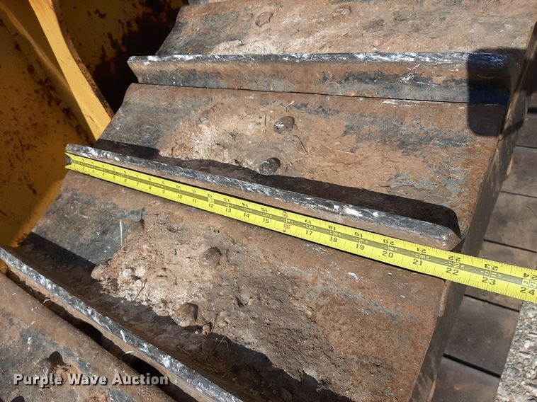 image for item NV9316 2001 John Deere 700H LT  dozer