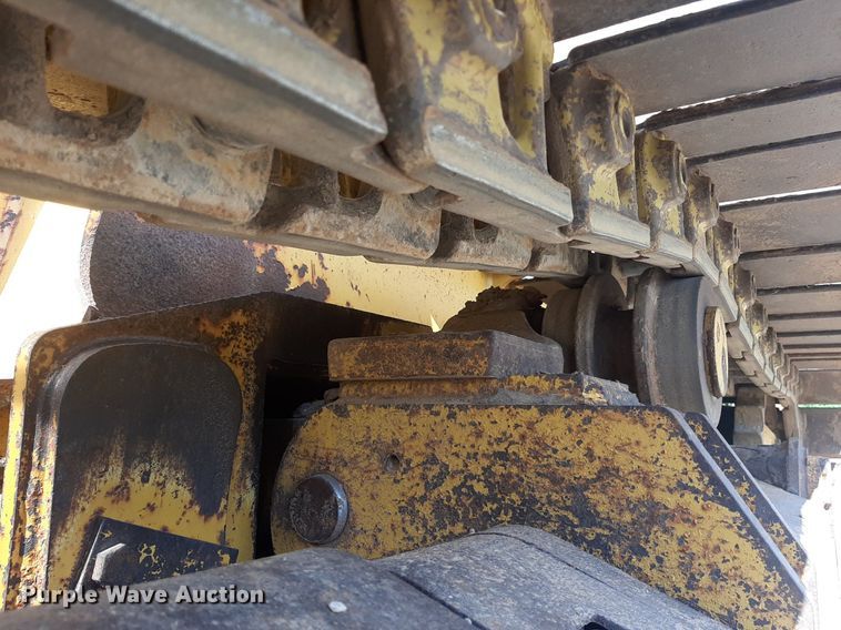 image for item NV9316 2001 John Deere 700H LT  dozer