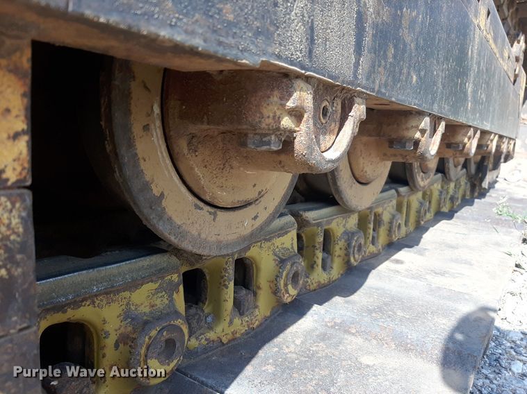 image for item NV9316 2001 John Deere 700H LT  dozer