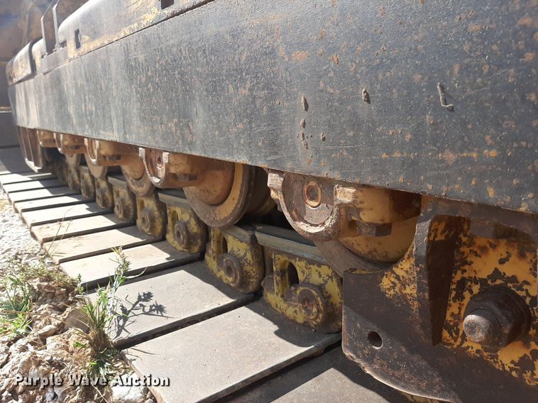 image for item NV9316 2001 John Deere 700H LT  dozer