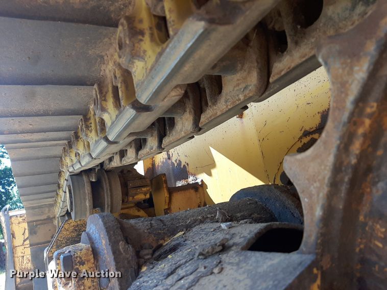 image for item NV9316 2001 John Deere 700H LT  dozer