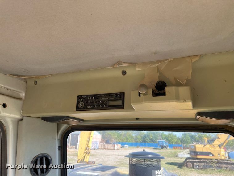 image for item NX9783 2002 Hyundai Robex 290LC-7  excavator