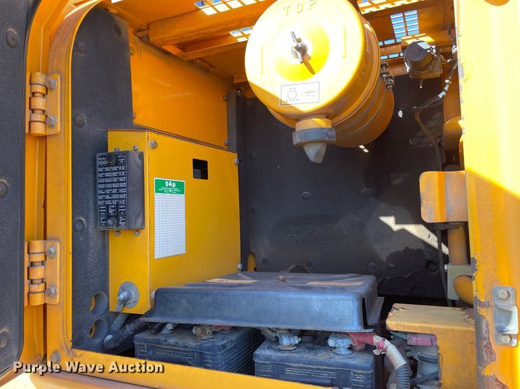 image for item NX9783 2002 Hyundai Robex 290LC-7  excavator