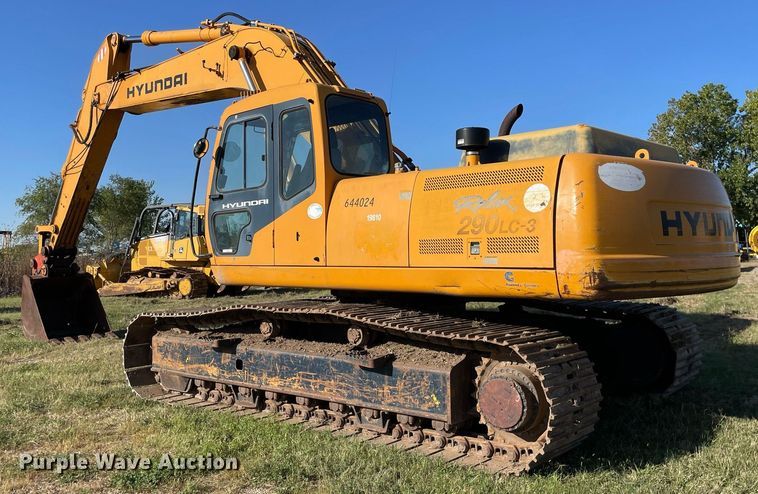 image for item NX9784 2001 Hyundai Robex 290LC-3  excavator