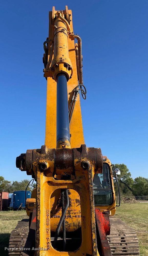 image for item NX9784 2001 Hyundai Robex 290LC-3  excavator