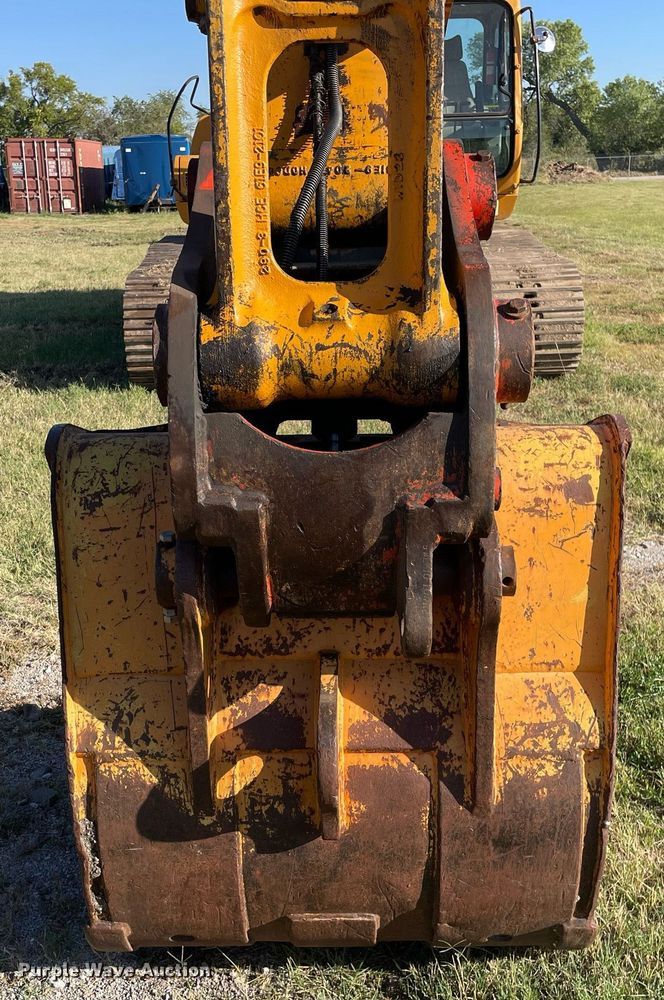 image for item NX9784 2001 Hyundai Robex 290LC-3  excavator