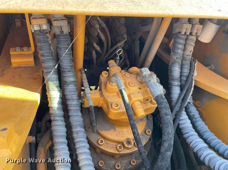 image for item NX9784 2001 Hyundai Robex 290LC-3  excavator