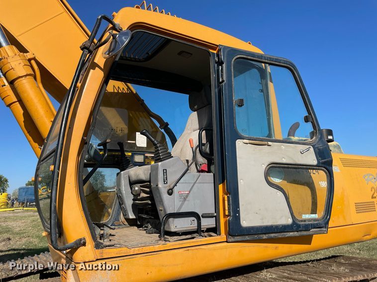 image for item NX9784 2001 Hyundai Robex 290LC-3  excavator