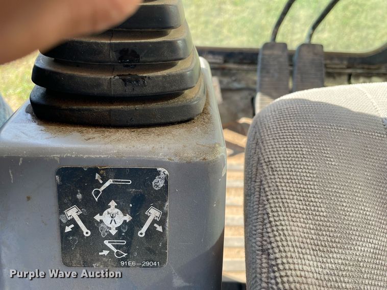 image for item NX9784 2001 Hyundai Robex 290LC-3  excavator