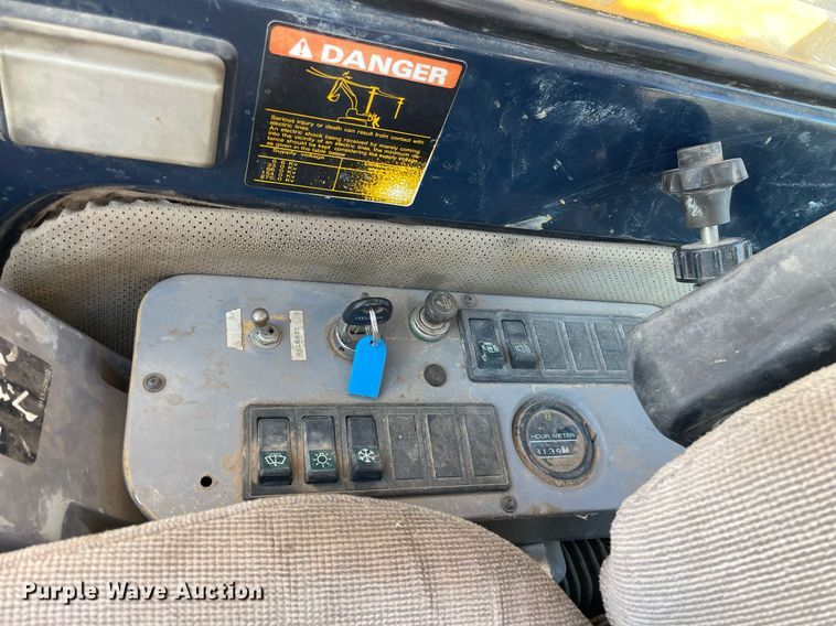 image for item NX9784 2001 Hyundai Robex 290LC-3  excavator