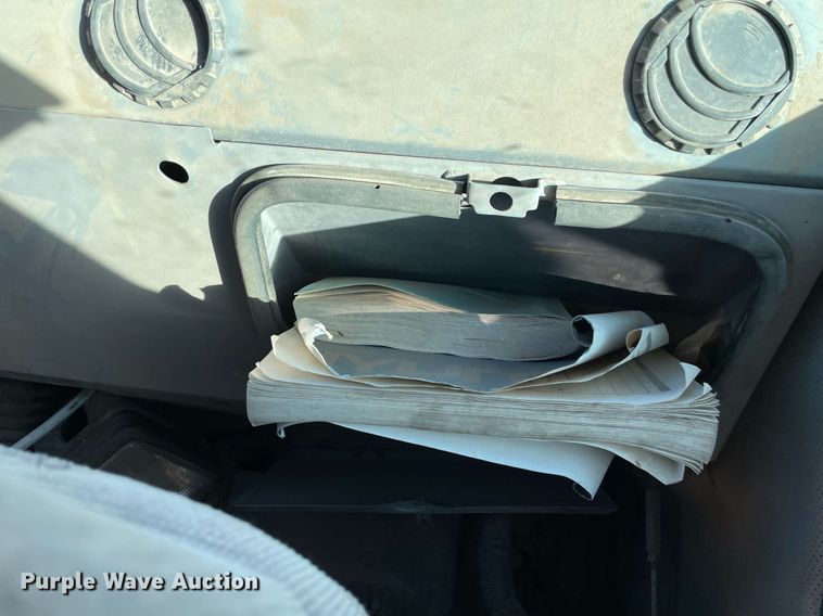 image for item NX9784 2001 Hyundai Robex 290LC-3  excavator