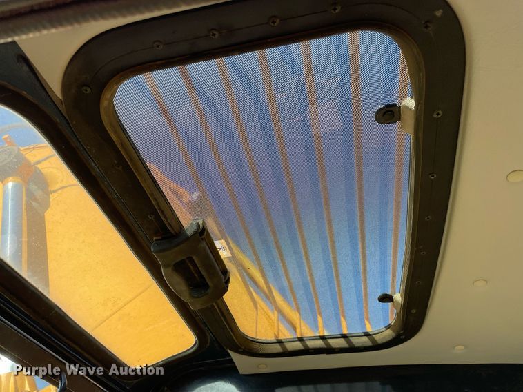 image for item NX9784 2001 Hyundai Robex 290LC-3  excavator