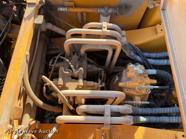 image for item NX9784 2001 Hyundai Robex 290LC-3  excavator