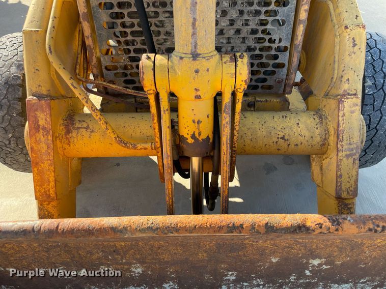 image for item NY9914 1988 John Deere 410C  backhoe