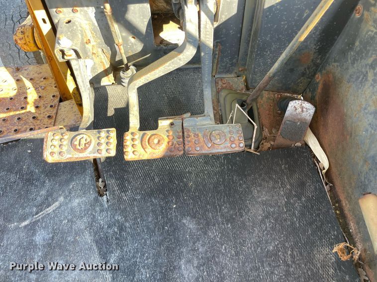 image for item NY9914 1988 John Deere 410C  backhoe