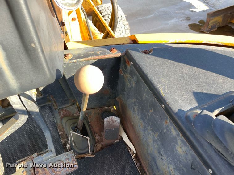 image for item NY9914 1988 John Deere 410C  backhoe