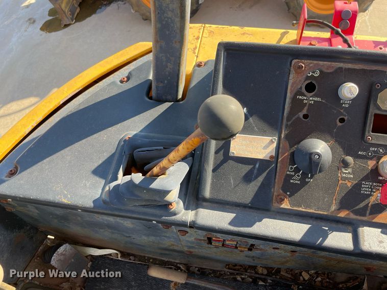 image for item NY9914 1988 John Deere 410C  backhoe