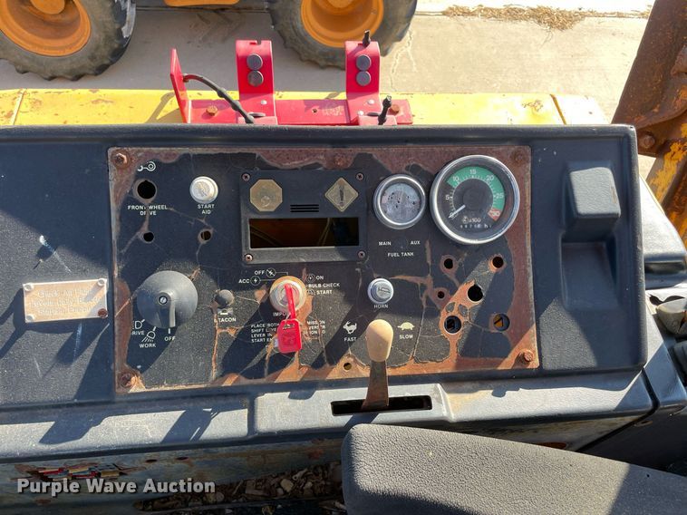 image for item NY9914 1988 John Deere 410C  backhoe