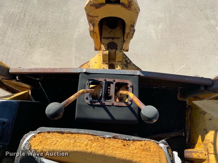 image for item NY9914 1988 John Deere 410C  backhoe