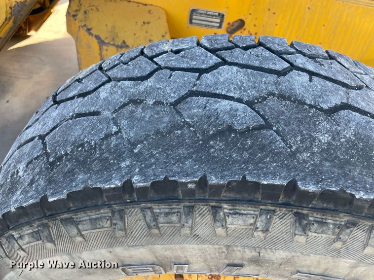 image for item NY9914 1988 John Deere 410C  backhoe