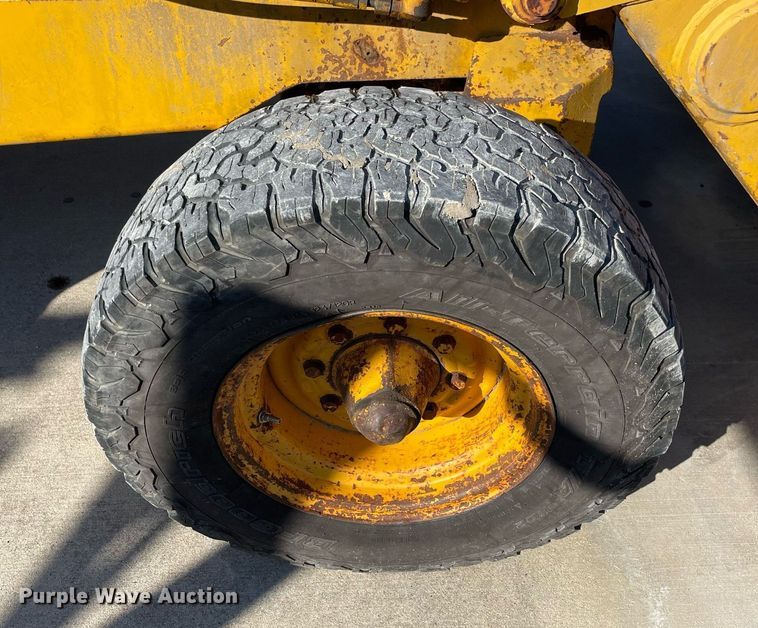 image for item NY9914 1988 John Deere 410C  backhoe