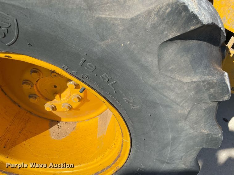 image for item NY9914 1988 John Deere 410C  backhoe