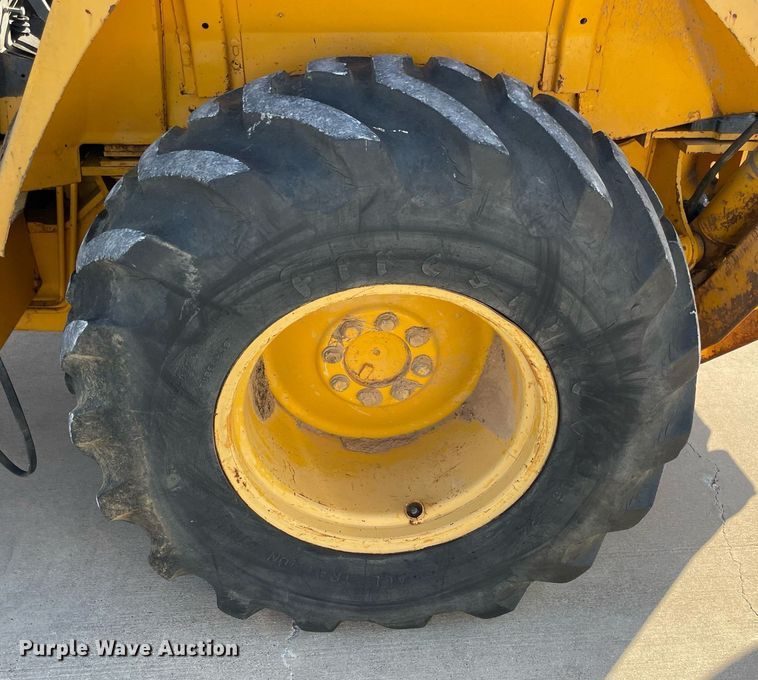 image for item NY9914 1988 John Deere 410C  backhoe