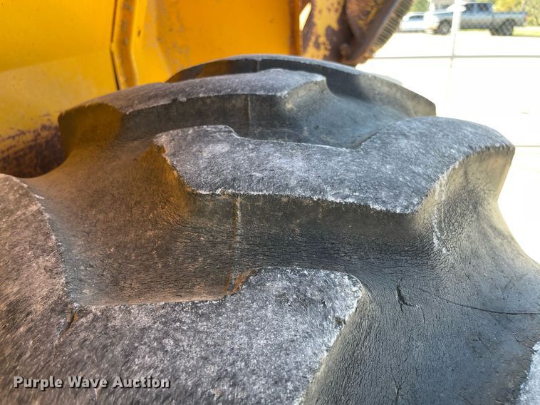 image for item NY9914 1988 John Deere 410C  backhoe