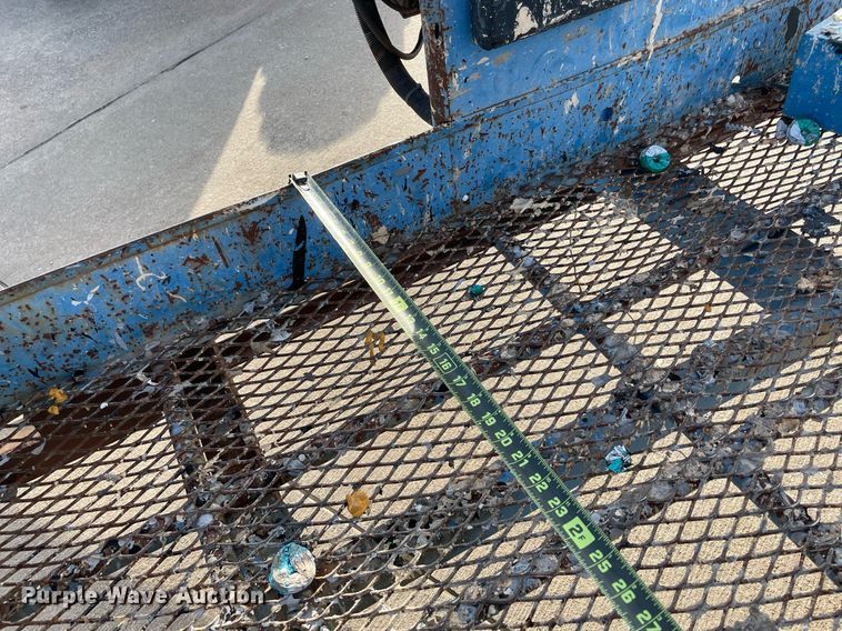 image for item NY9924 2000 Genie S-60  boom lift