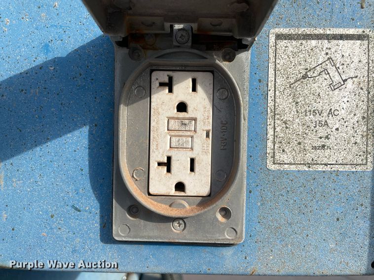 image for item NY9924 2000 Genie S-60  boom lift