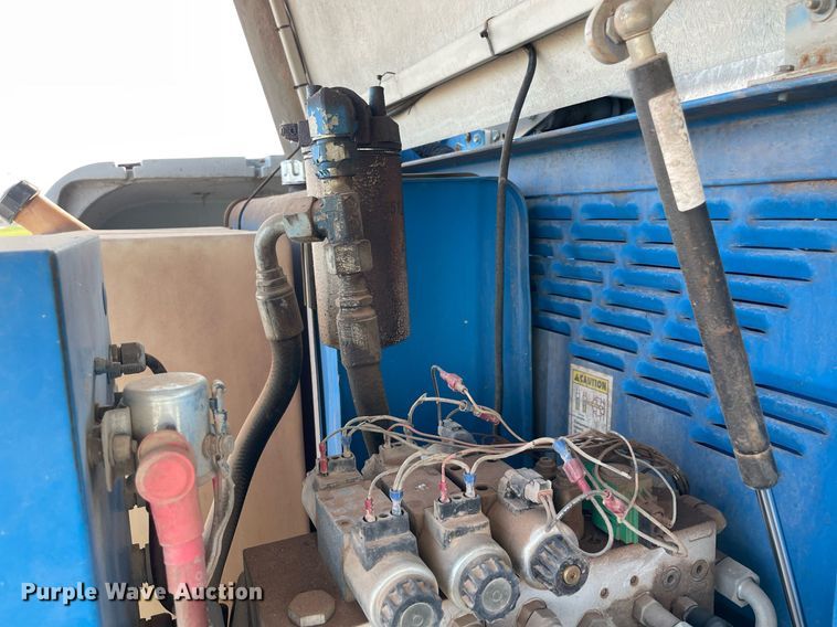 image for item NY9924 2000 Genie S-60  boom lift