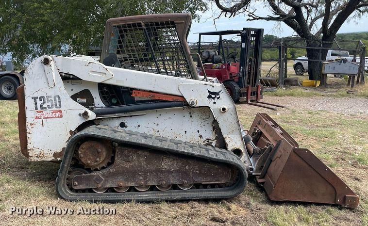 image for item NY9932 2007 Bobcat T250  tracked skid steer loader