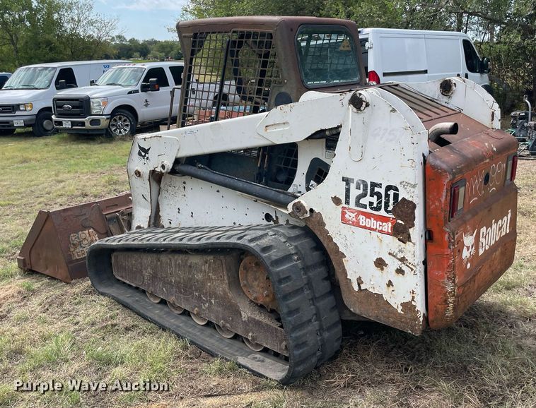 image for item NY9932 2007 Bobcat T250  tracked skid steer loader