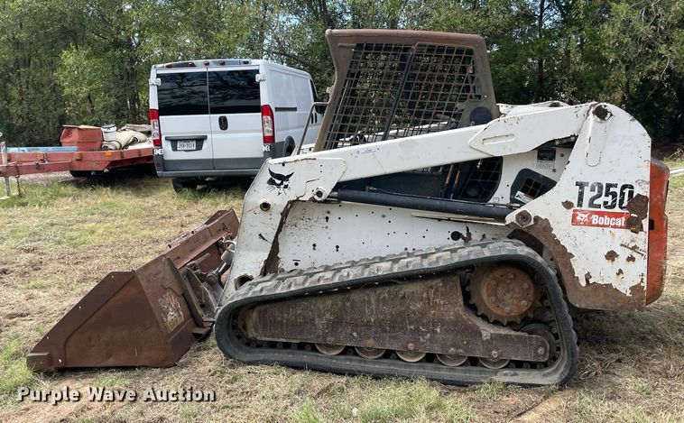 image for item NY9932 2007 Bobcat T250  tracked skid steer loader