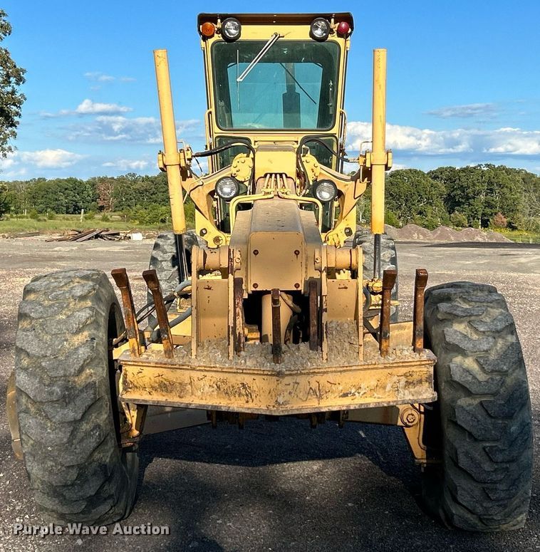 image for item NZ9033 1981 John Deere 672A  motor grader