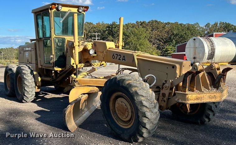 image for item NZ9033 1981 John Deere 672A  motor grader