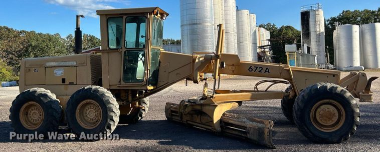 image for item NZ9033 1981 John Deere 672A  motor grader